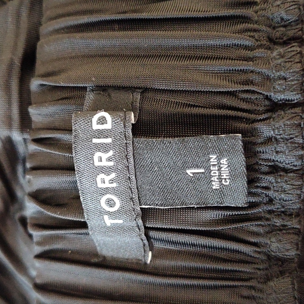 Torrid pleated satin skirt